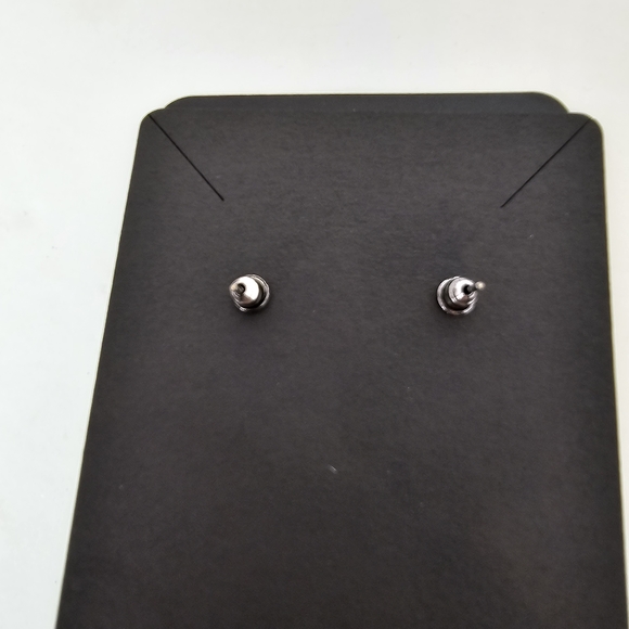 Earrings - Picture 3 of 4